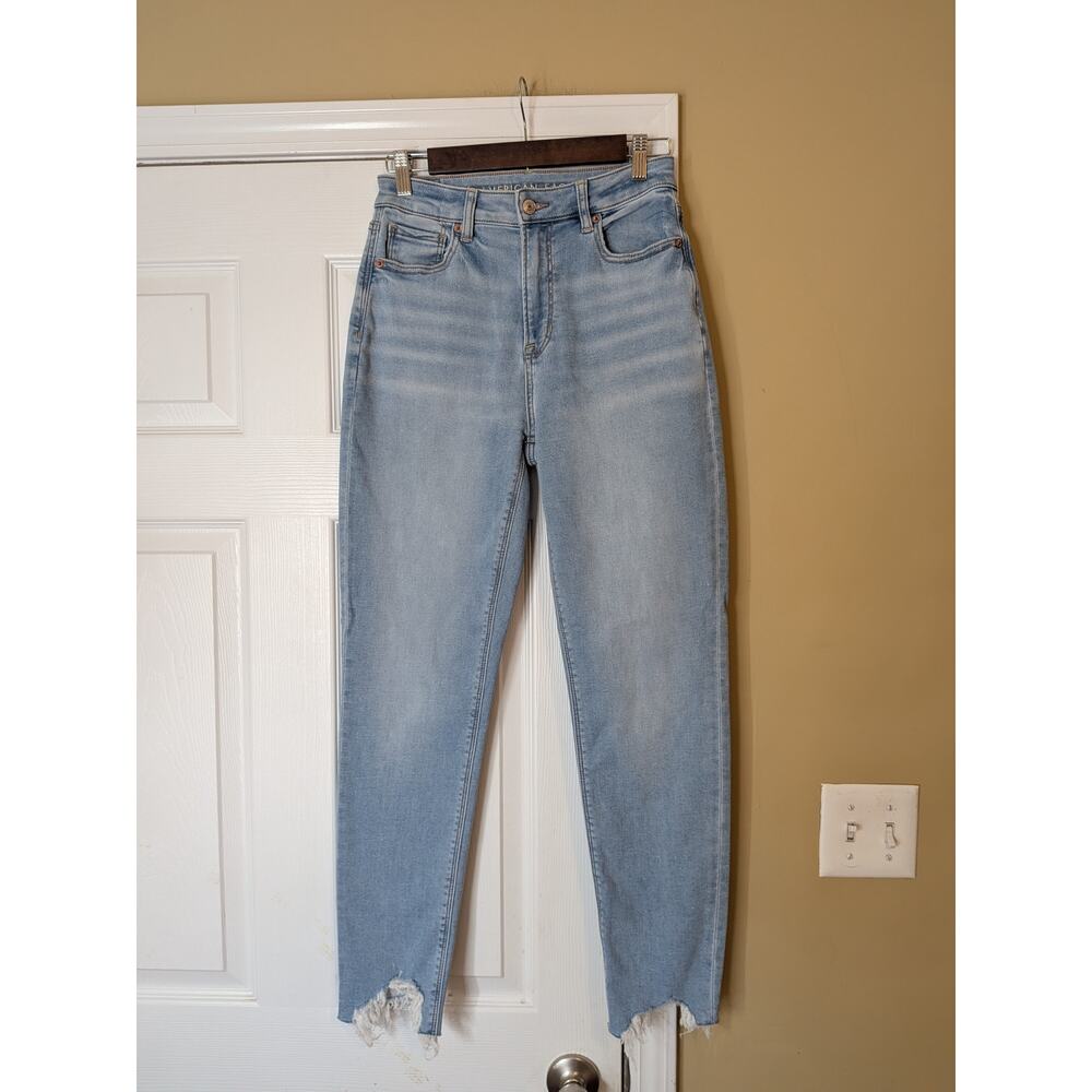American Eagle High Rise Mom Jeans Size 2 Distressed Hem Light Wash Denim